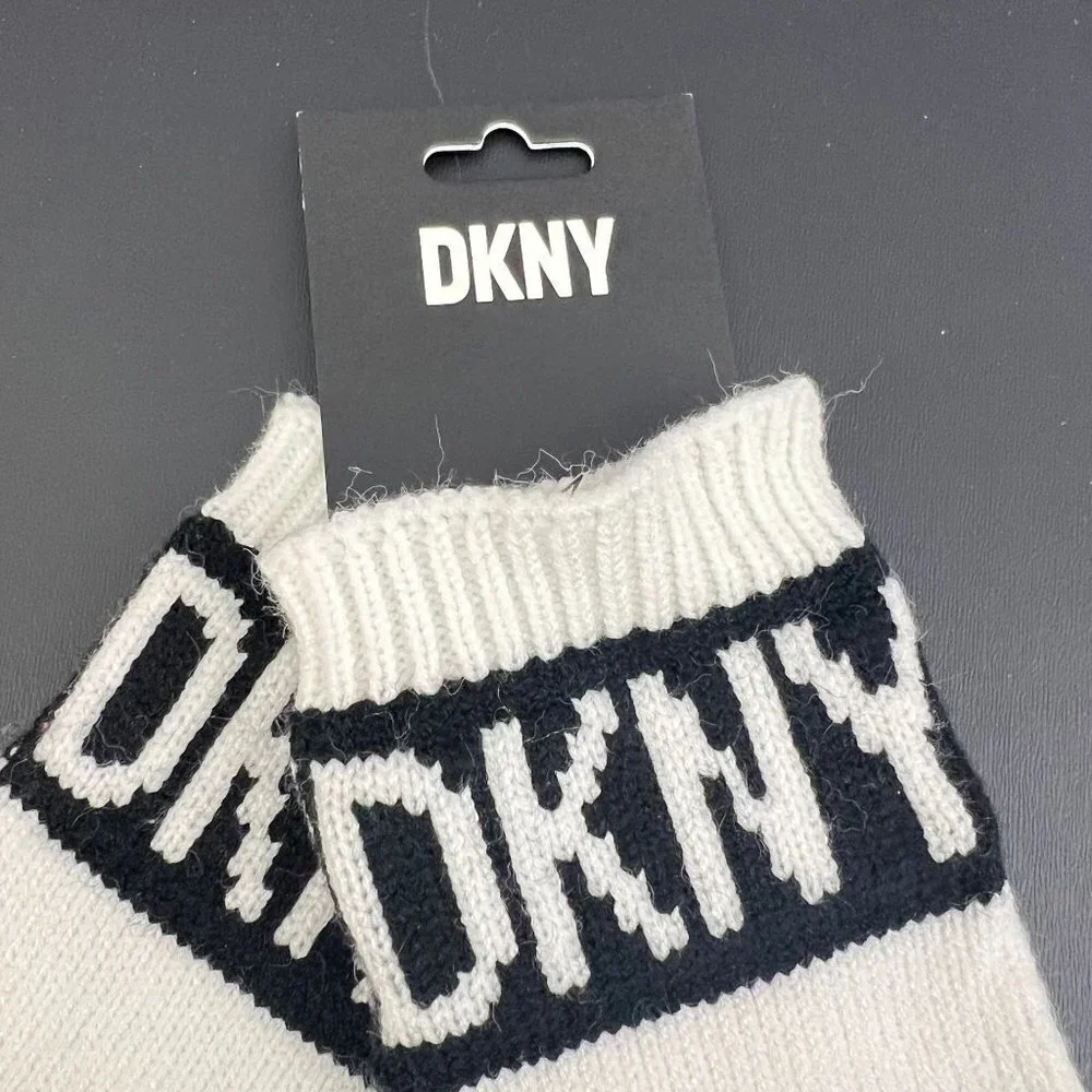 DKNY Women's Ivy Winter Gloves White Logo Gloves‎ Size 0S Touch Screen Texting